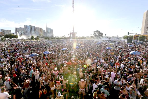 Com menos foliões nas ruas, Brasília tem carnaval mais tranquilo