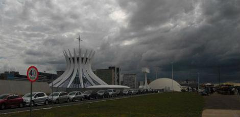Após temporais, Defesa Civil emite alerta de forte ventania na cidade