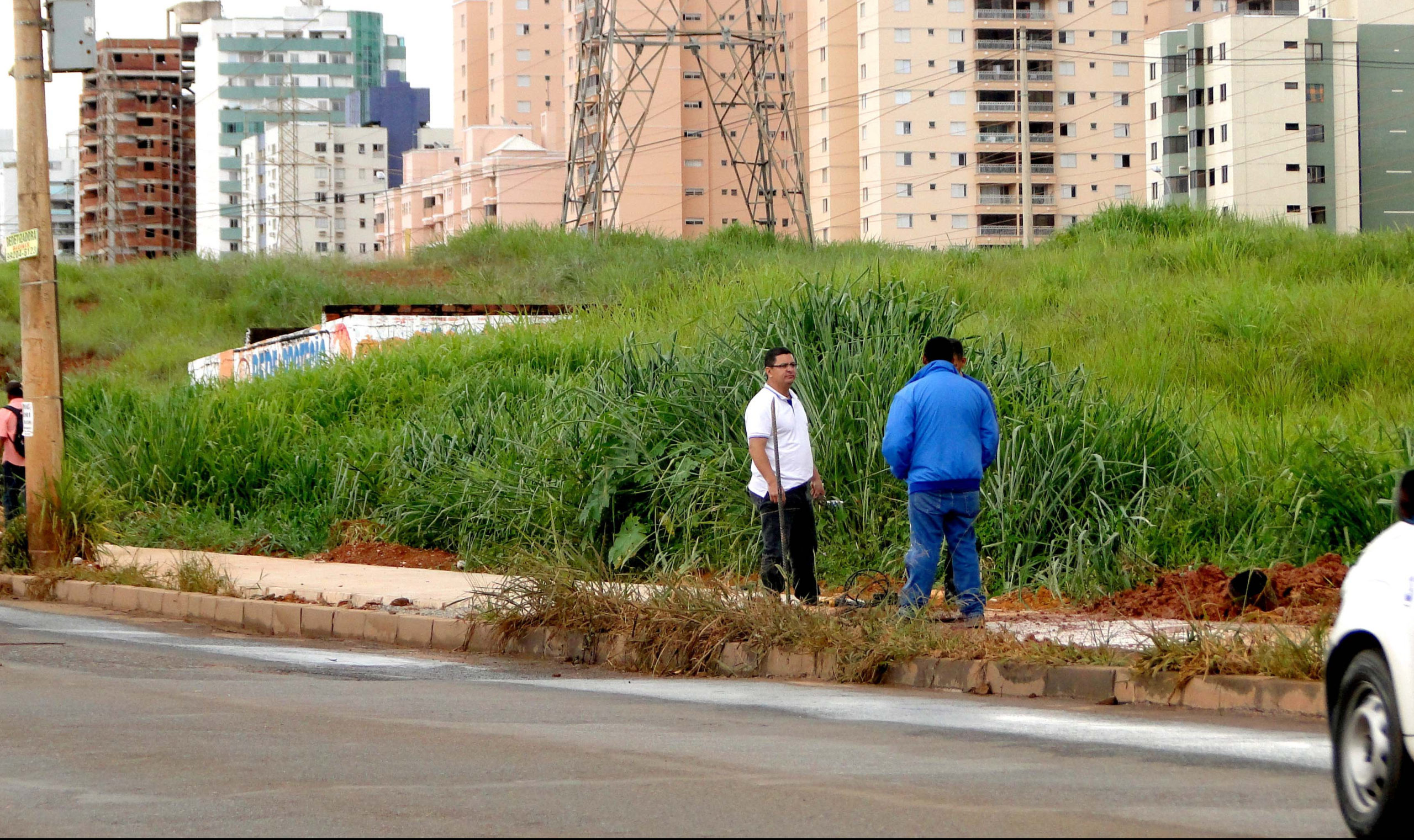 Calçada em Águas Claras passa por reparo antes de ser entregue