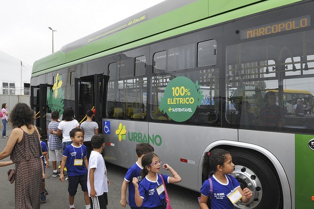 Brasília recebe primeiro ônibus 100% elétrico