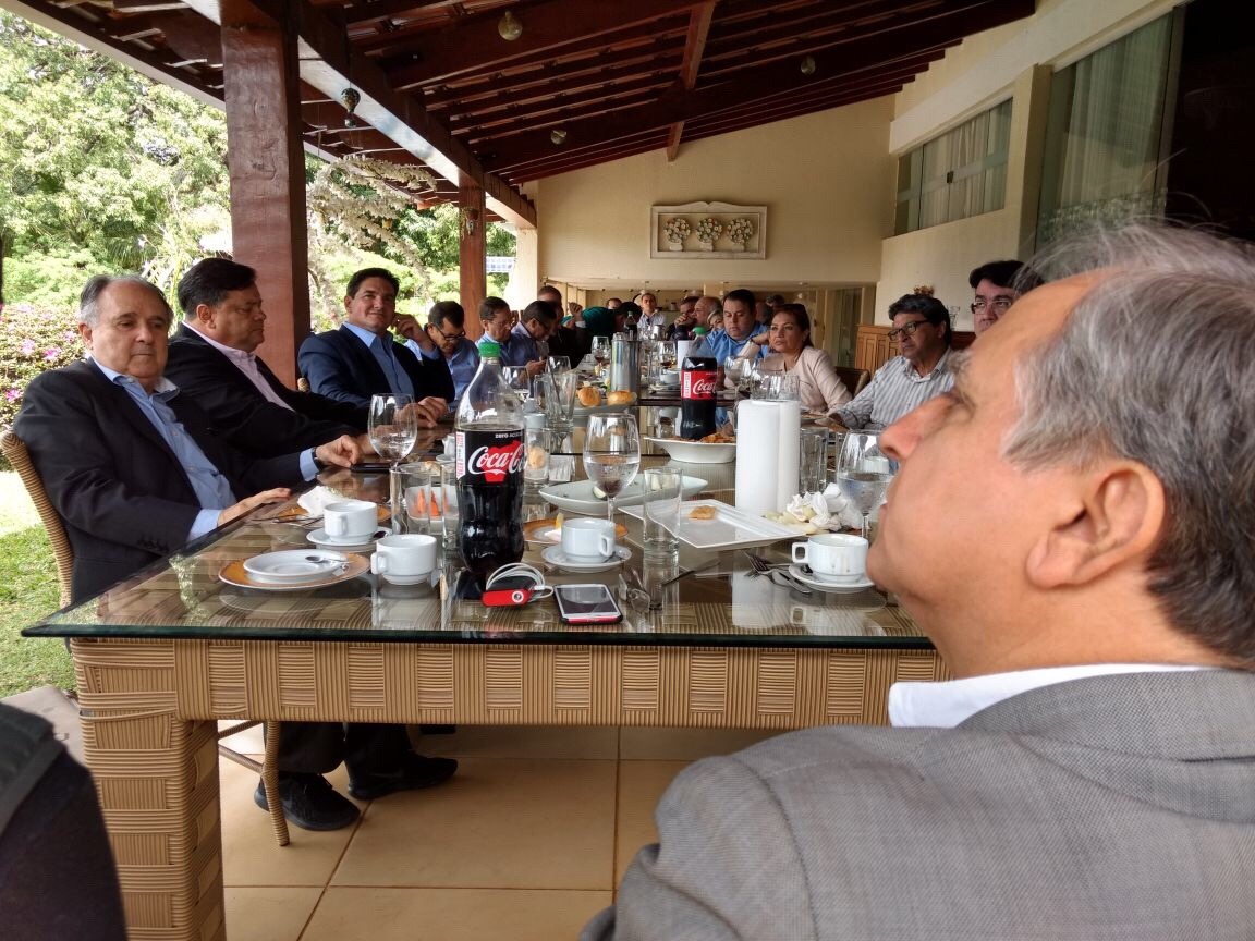 Não existe terceira via e sim “A Via”