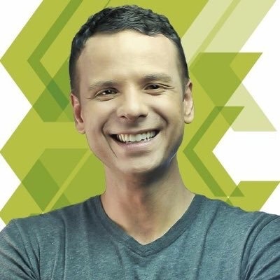 Distrital Israel Batista tenta esconder relação com dono do colégio Alub