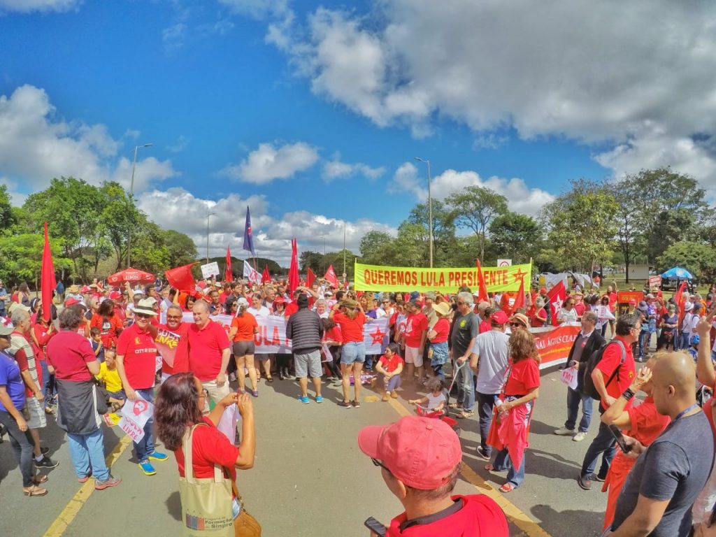 PT/DF promoveu ato de lançamento da pré-candidatura de Lula no Eixão do Lazer