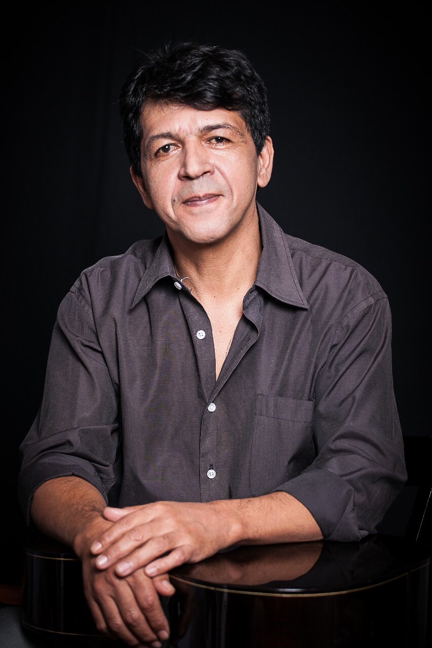 Cantor e compositor Zelito Passos volta aos palcos para o lançamento do CD “Coletânea Balé”