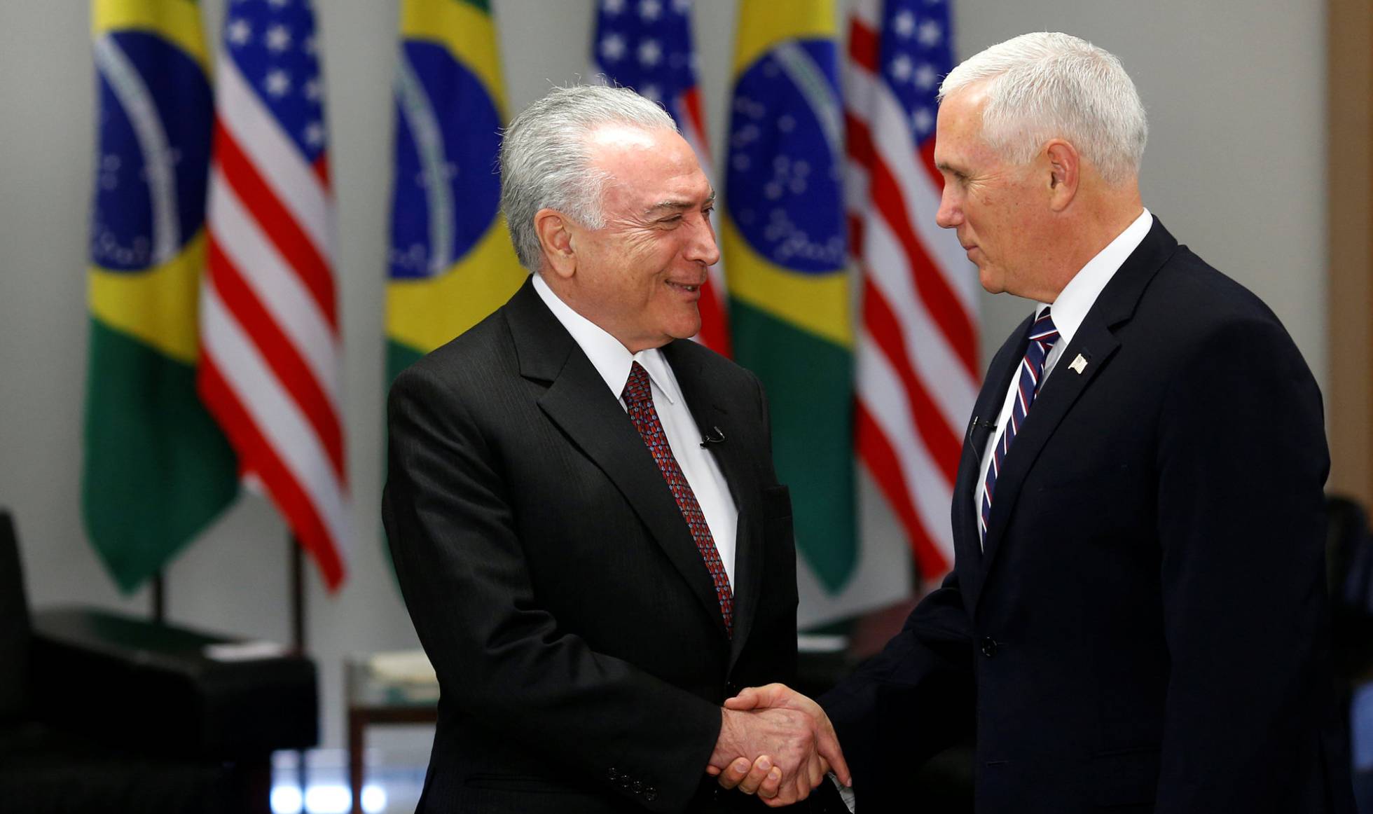 Pence cobra Temer enquanto Brasil propõe pagar volta de crianças detidas nos EUA