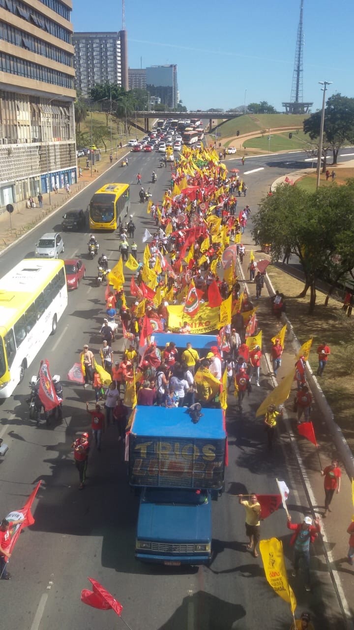Entidades de luta por moradia popular promoveram marcha no Eixo Monumental