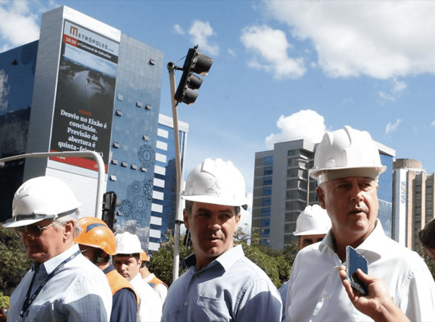 Justiça determina a suspensão da retirada do restante do painel do Metrópoles no Setor Bancário Sul