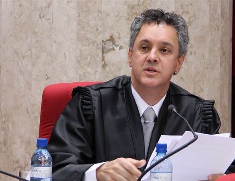 Relator da Lava Jato no TRF4 determina que Lula seja mantido preso