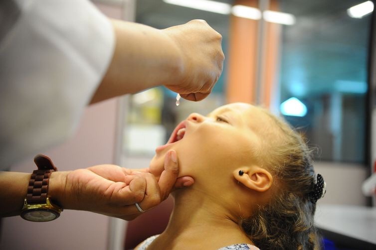 País só vacinou 16% do esperado contra sarampo e pólio