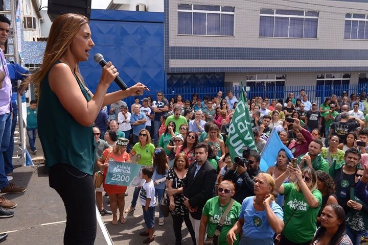 O Fino da Política – Flávia Arruda vem monstrando a que veio para os eleitores do DF