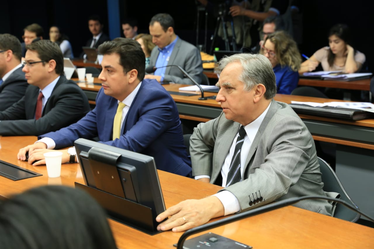 Izalci comparece à Câmara dos Deputados para trabalhar em época de campanha