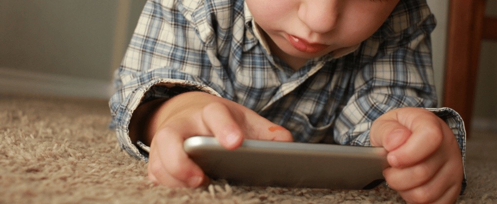 Como as gigantes de tecnologia lidam com os dados de crianças