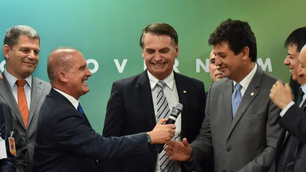 Bolsonaro atende frente e coloca deputado Mandetta na Saúde