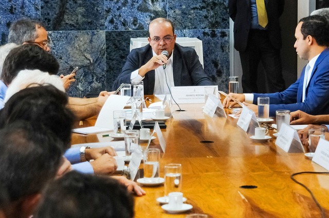 Ibaneis prorroga decreto que permite manutenção de muros e guaritas em condomínios