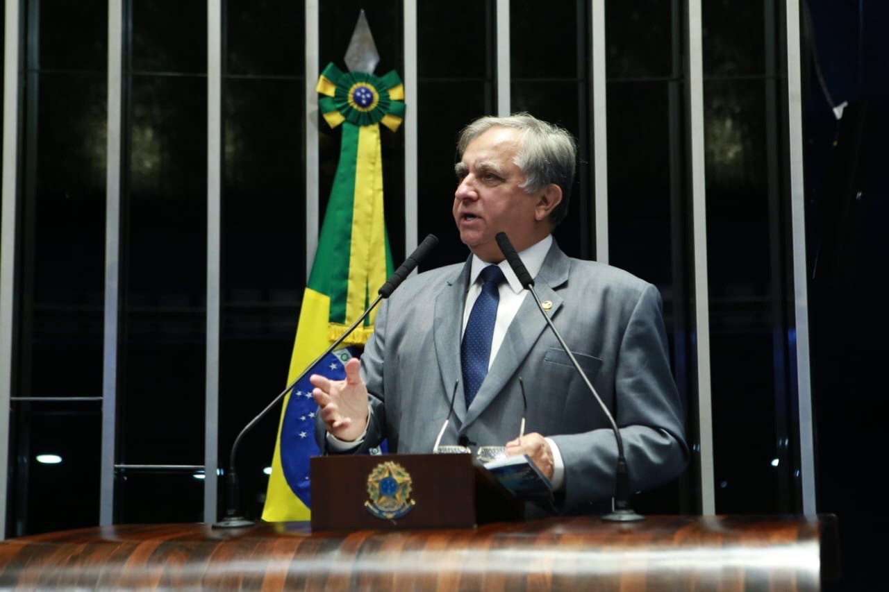 Izalci defende recursos para educação, ciência e tecnologia