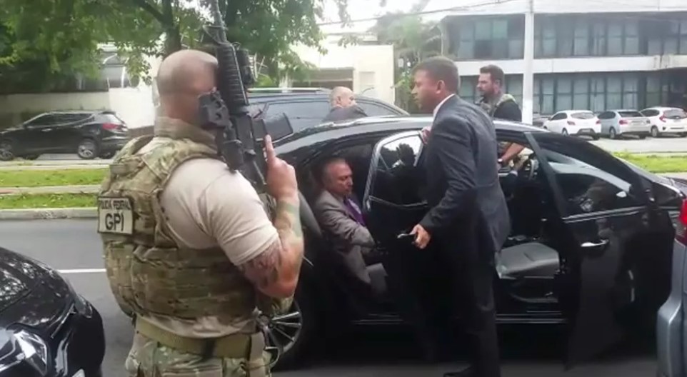 Temer fica em silêncio em depoimento à Polícia Federal