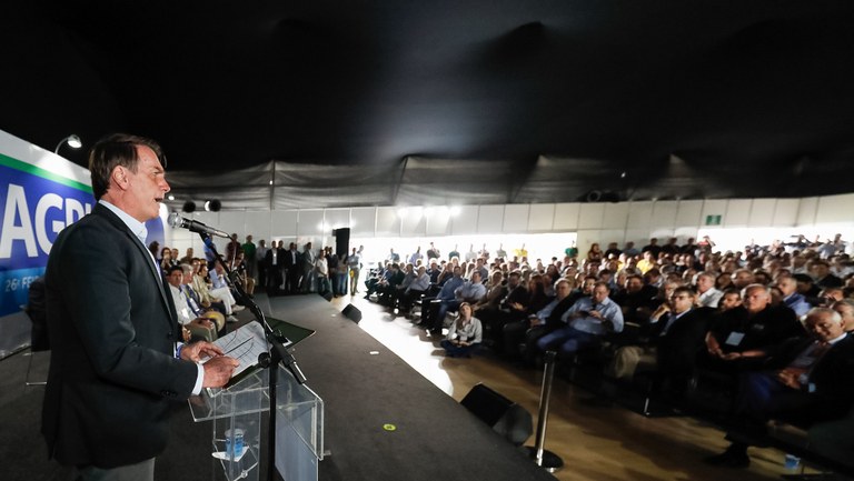 Bolsonaro anuncia R$ 1 bilhão para o agronegócio brasileiro