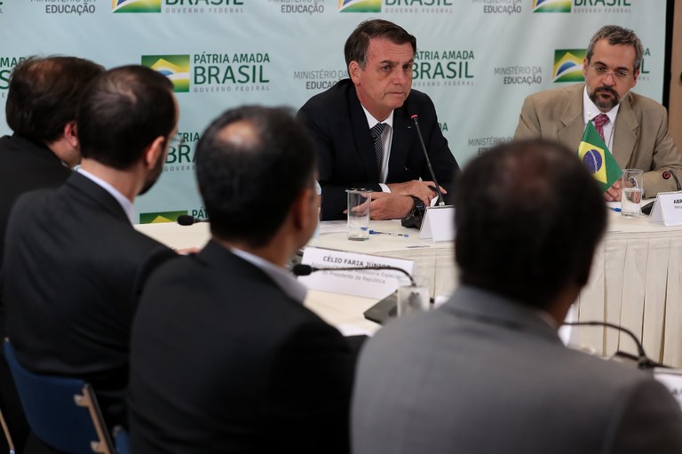Bolsonaro visita Ministério da Educação