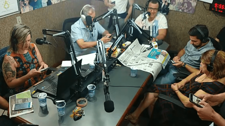 Izalci comemora aniversário com a família na Rádio Atividade FM