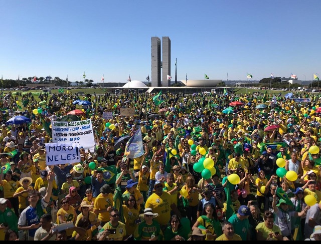 Multidão vai às ruas no DF e em todos os estados brasileiros em apoio ao presidente Bolsonaro