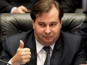 Capitaneados por Rodrigo Maia, deputados querem alterar texto da reforma da previdência