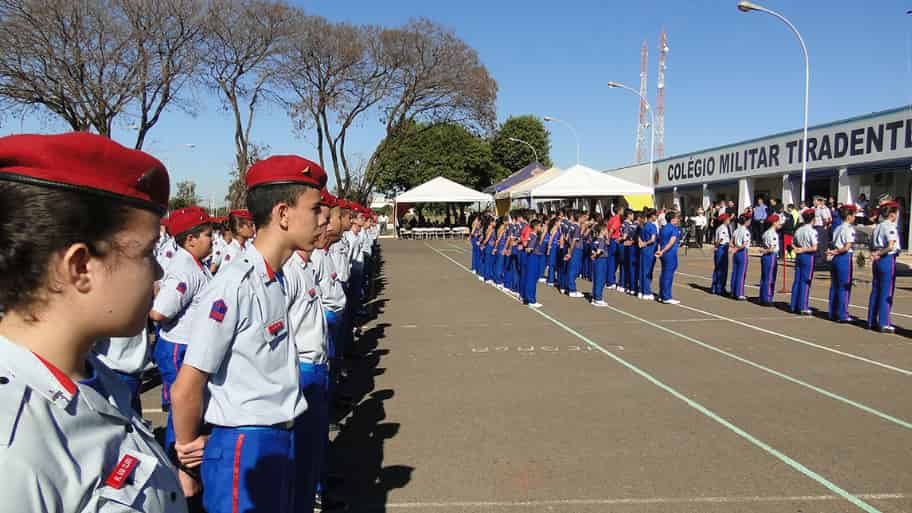 Pais de alunos do Colégio Militar Tiradentes acusam comandante da PMDF de querer acabar com a instituição