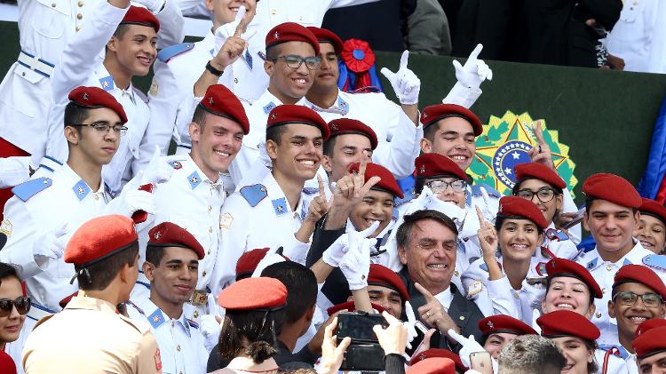 Governo Bolsonaro pretende implantar 108 escolas cívico-militares até 2023