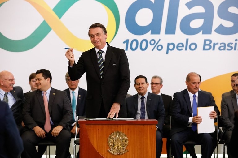 Bolsonaro diz que tem como desafio entregar um Brasil melhor