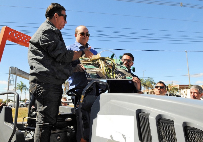 Ibaneis anuncia construção de viaduto no Recanto das Emas