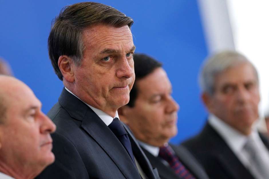 Bolsonaro diz que acabará com radares móveis em estradas