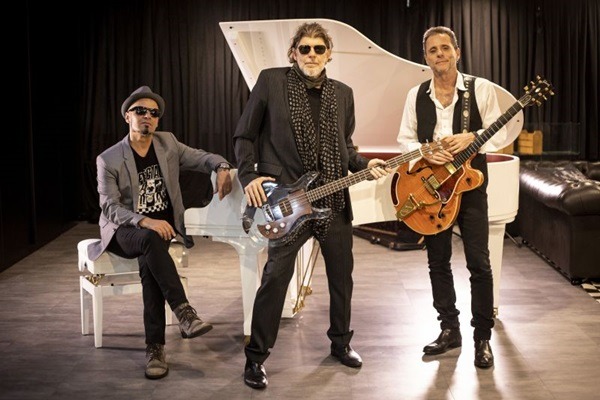 Titãs revisita grandes sucessos em show com formato de trio e acústico