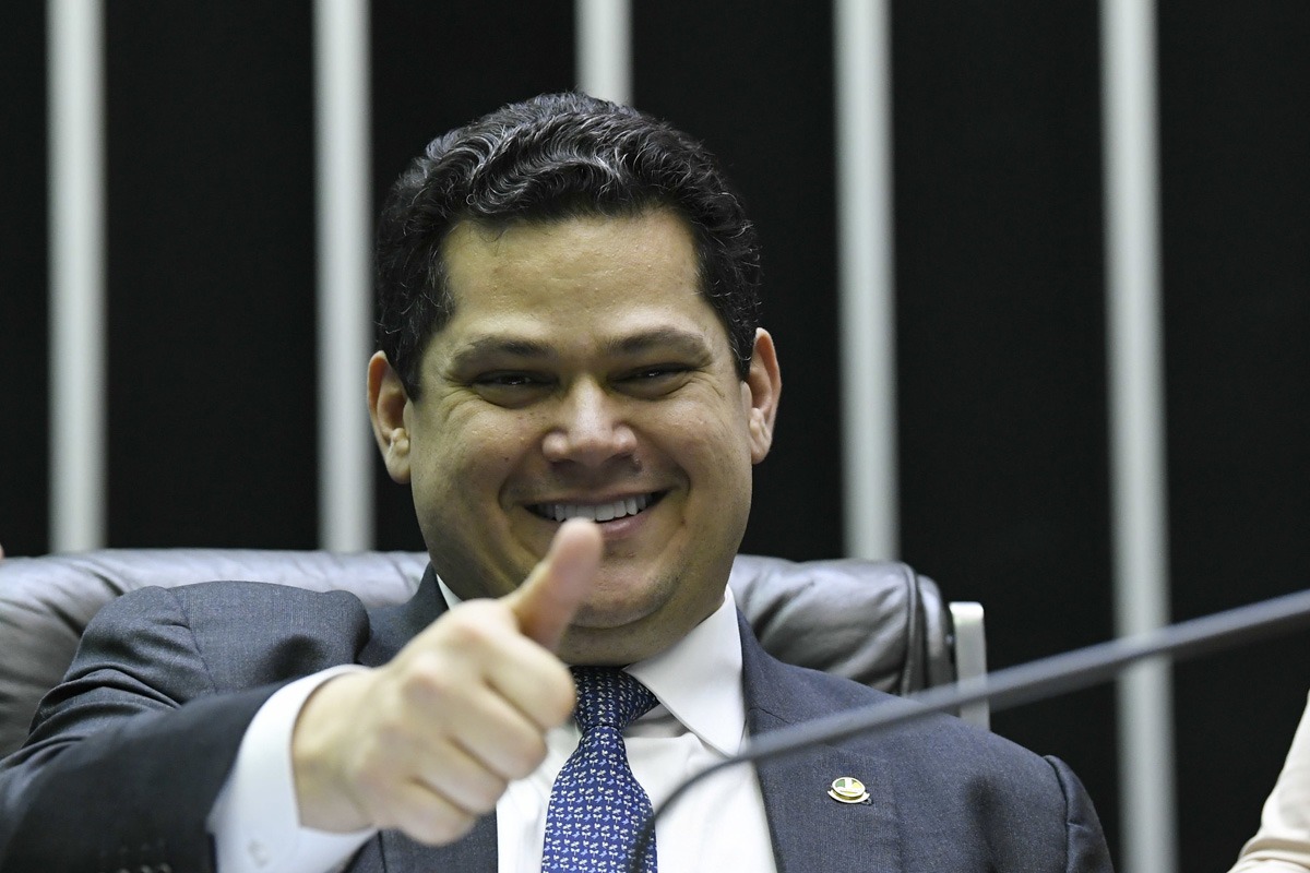 Presidente do Senado já quer definir relator da reforma da previdência na CCJ nesta quinta-feira