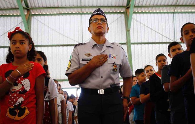 Aluno é esfaqueado na porta de escola em Samambaia que votou contra a gestão compartilhada com militares