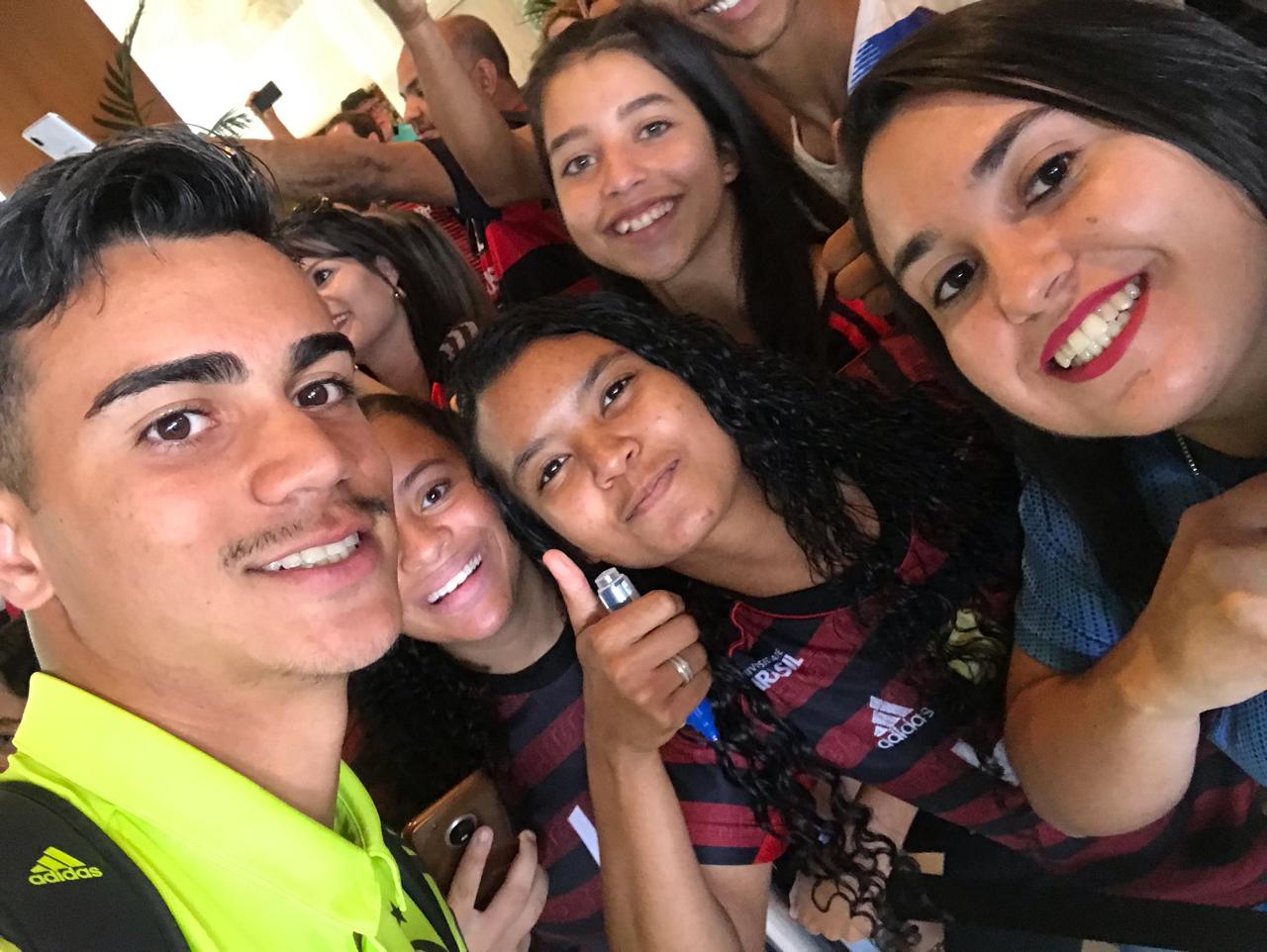 Taça das Favelas leva atletas para assistirem ao jogo no Mané Garrincha