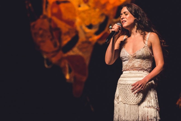 Roberta Sá se apresenta no Samba Urgente com grandes sambistas de Brasília