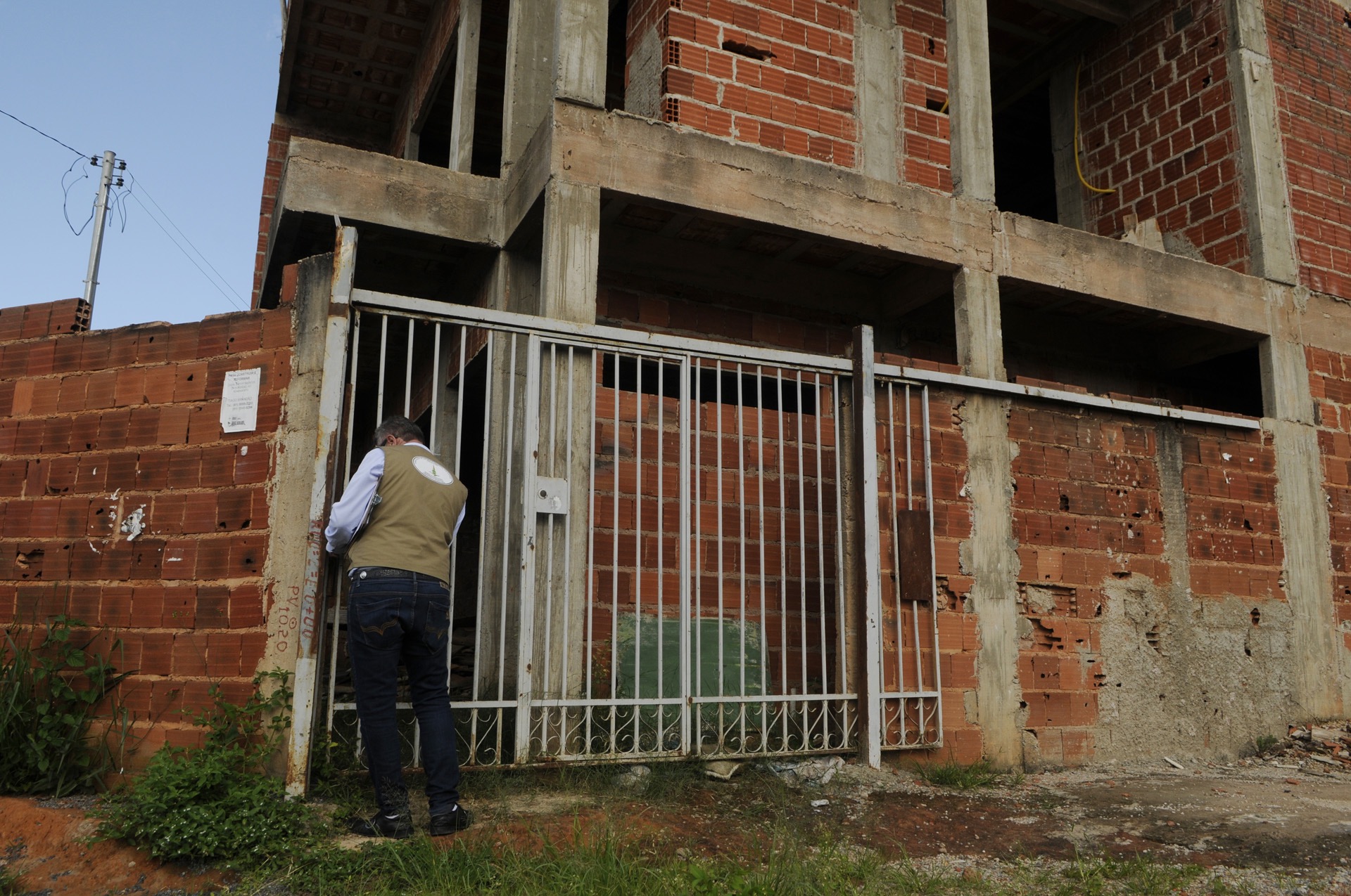 COMBATE À DENGUE | Justiça autoriza agentes de saúde a entrar em imóveis fechados