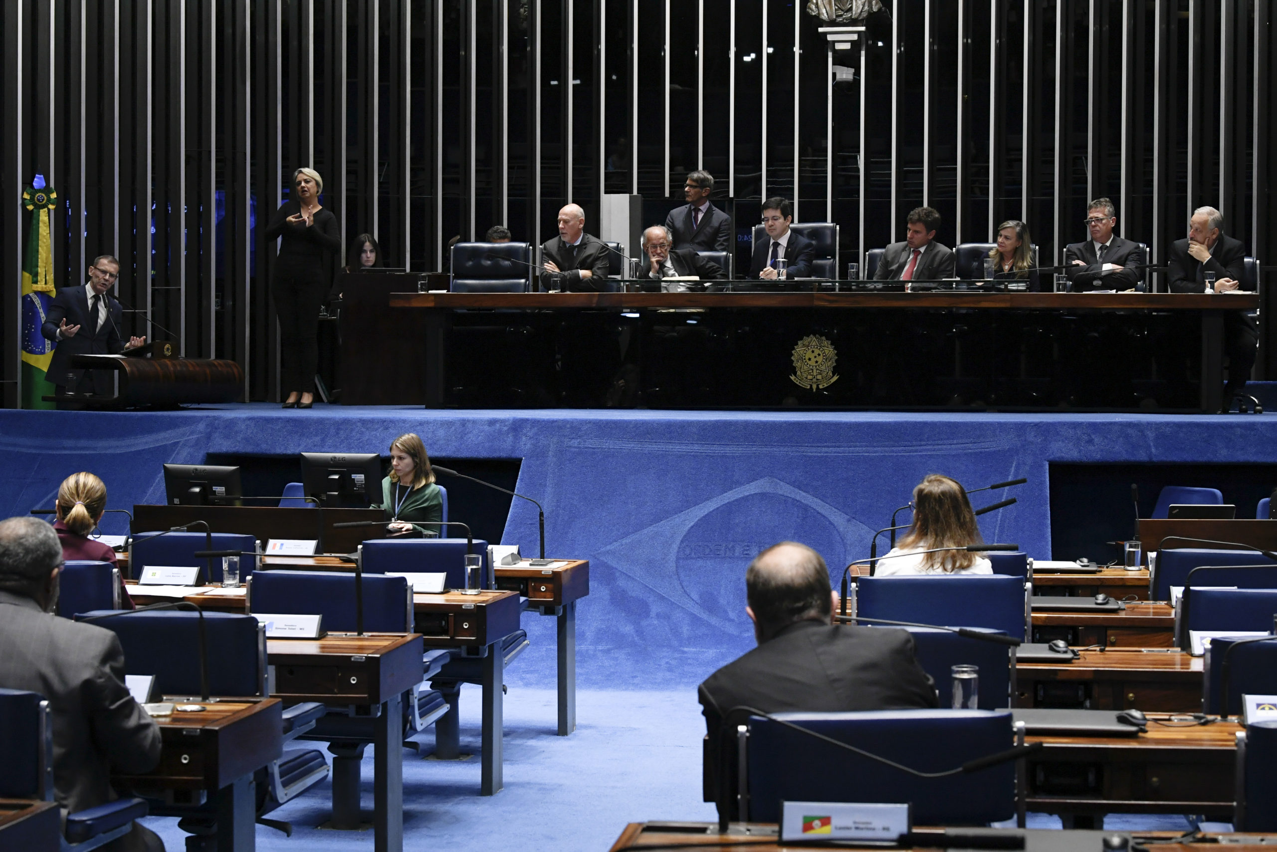 Senadores iniciam debates da reforma da Previdência no plenário
