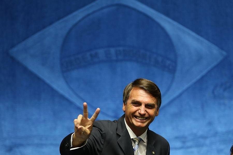Governo Bolsonaro usa emendas e monitora redes por apoio no Congresso