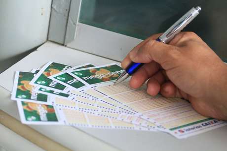 SORTE OU MARACUTAIA | Bolão da liderança do PT na Câmara leva R$ 120 milhões na Mega-Sena