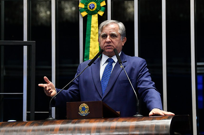 Izalci volta a pedir atenção especial para pesquisa, ciência, tecnologia e educação