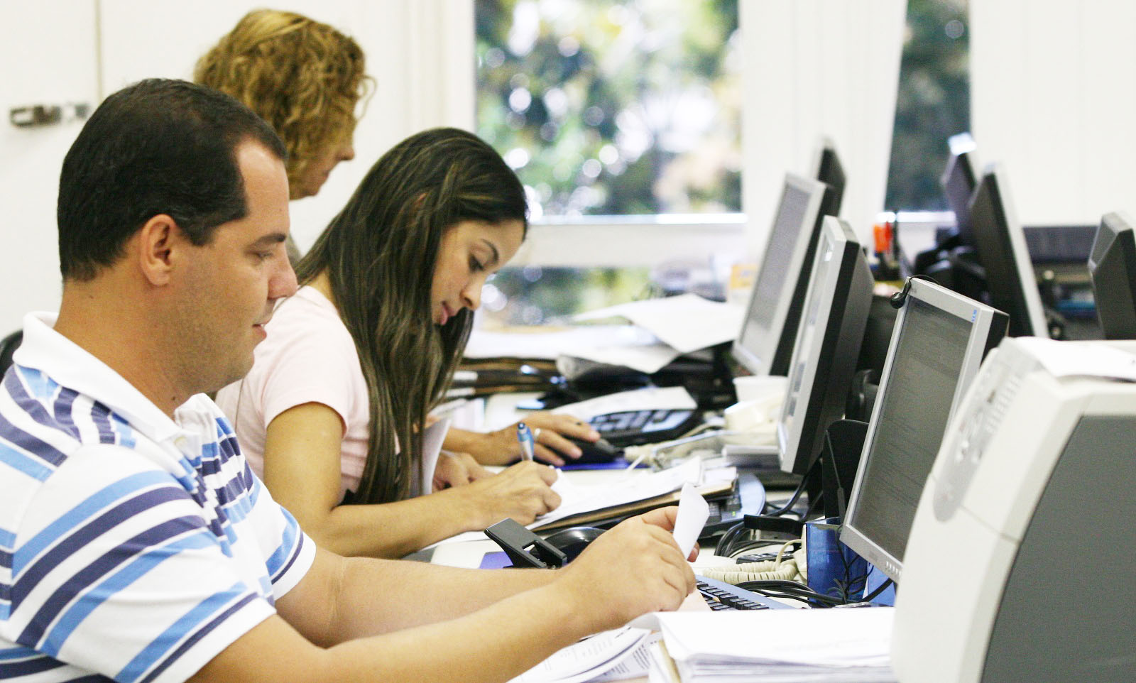 Governo Federal tenta reduzir jornada e salário de servidores