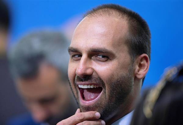 CRISE NO PSL | Novo líder do PSL, Eduardo Bolsonaro destitui os 12 vice-líderes do partido na Câmara