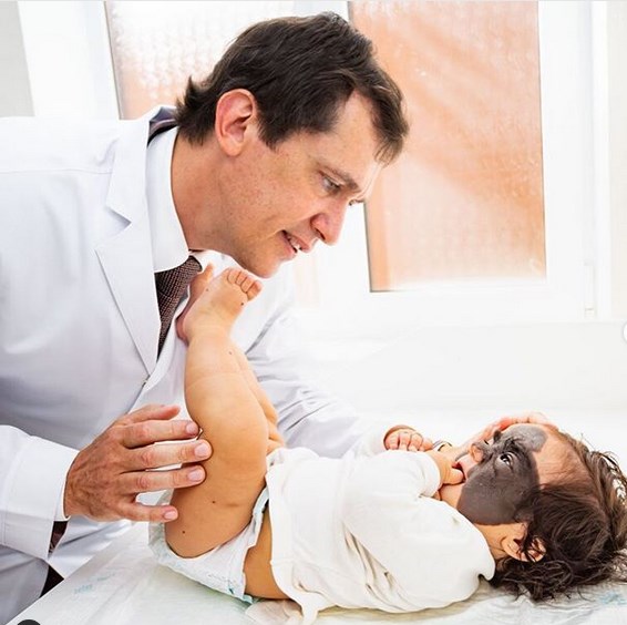 DOENÇA RARA | Brasiliense busca ajuda para pagar cirurgia da filha na Rússia