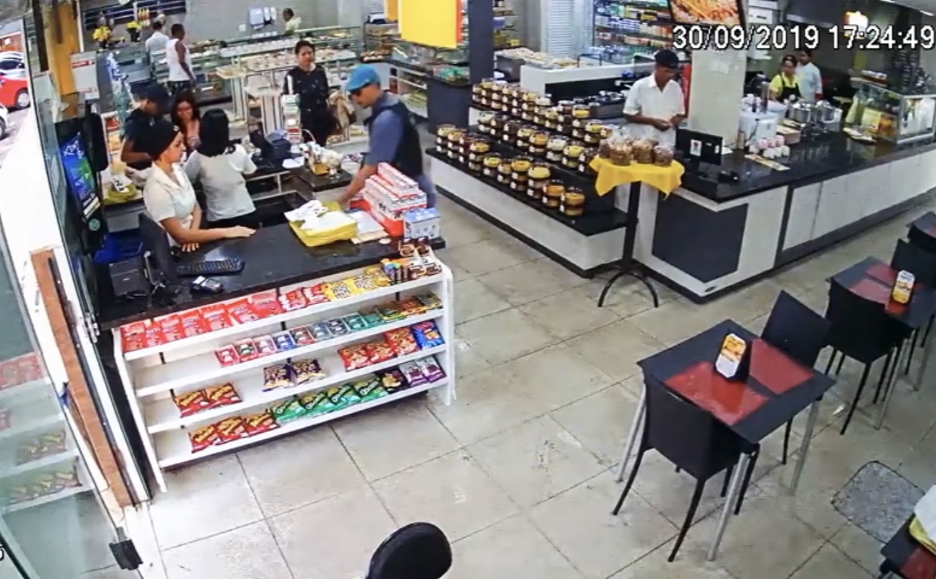 PERIGO NO GUARÁ | Vídeo de bandidos disfarçados de PMs roubando padaria viraliza nas redes