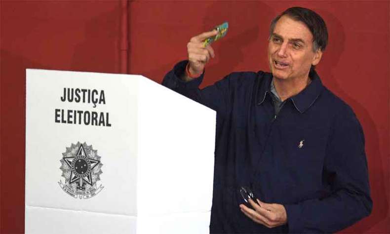 ELEIÇÕES NO BRASIL | Bolsonaro sanciona limite de gastos de campanha para eleição