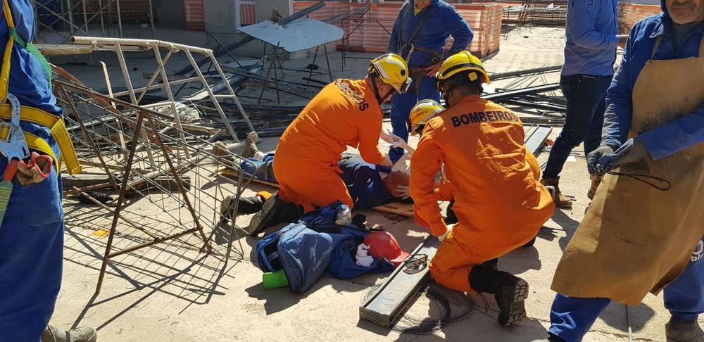 NOROESTE | Estrutura despenca de prédio em construção e deixa dois funcionários feridos em Brasília