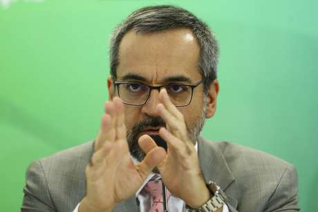 ENEM | Ministro da Educação diz que fiscal de sala vazou imagem da prova