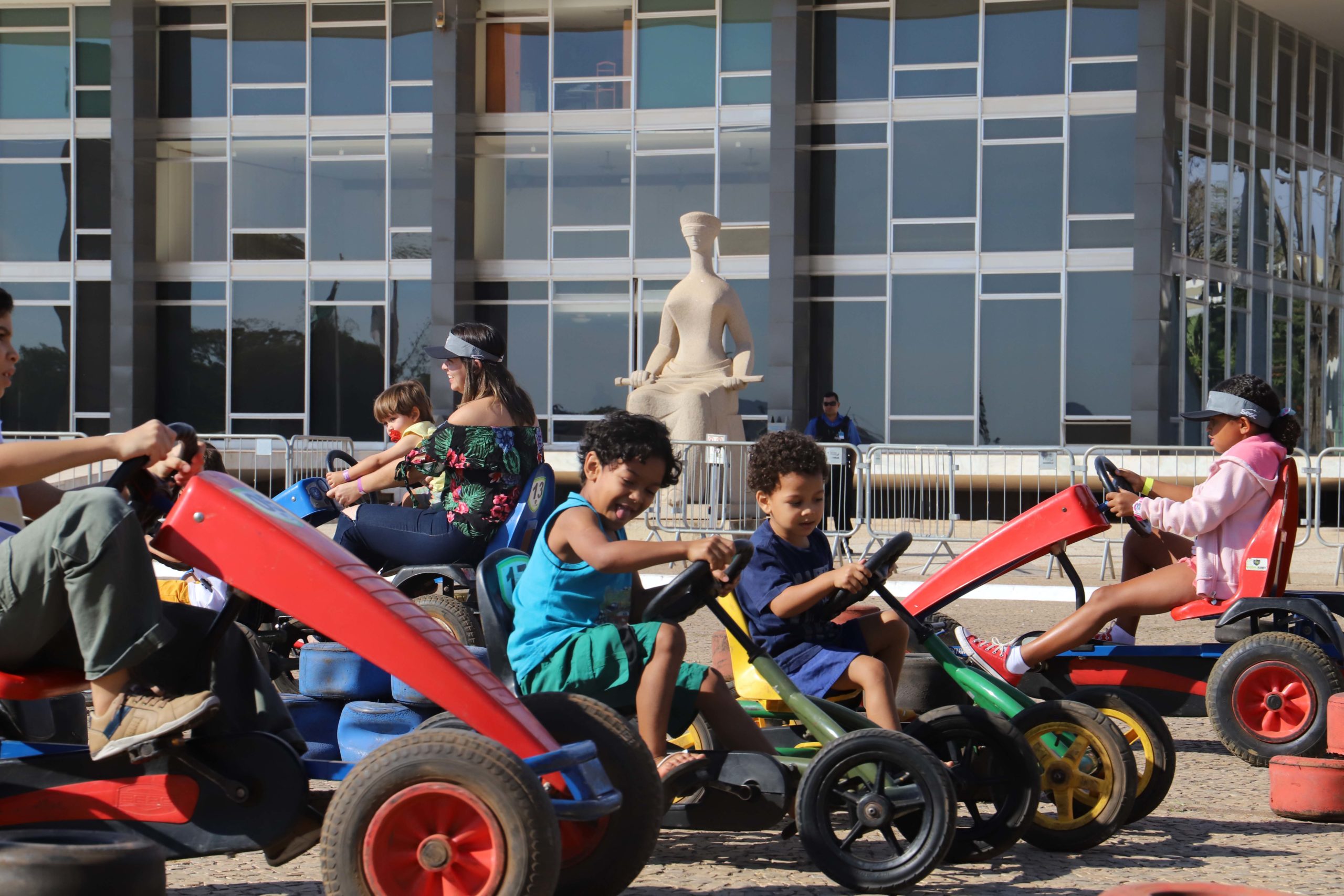 TURISMO | Domingo é dia de manhã cívica na Praça dos Três Poderes