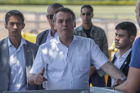 REBATEU ATAQUES | “Lula continua com todos crimes nas costas”, diz Bolsonaro