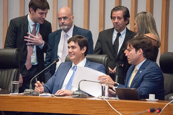 POR 18 A 5 | Distritais aprovam projeto que permite a reeleição do presidente da CLDF